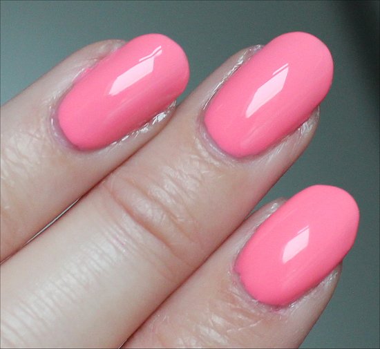 Essie Knockout Pout Swatch & Pics