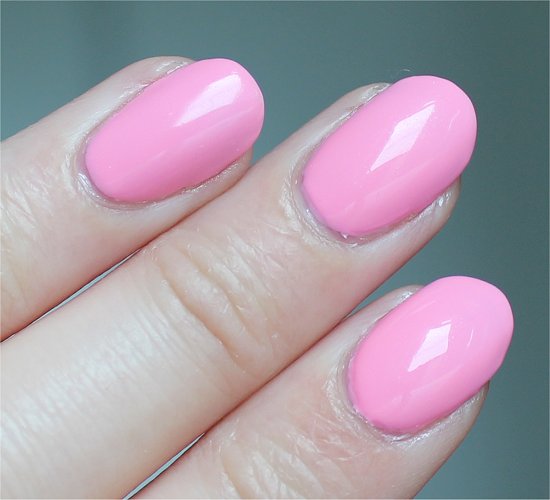 Chic from Ears to Tail OPI Couture de Minnie Swatches Swatch