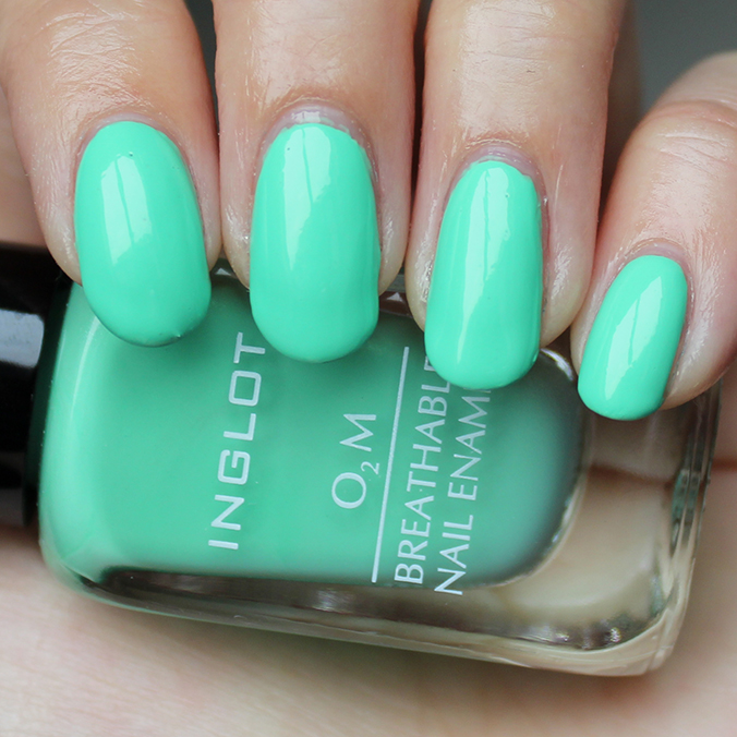 INGLOT O2M Breathable 688 Swatch Swatches